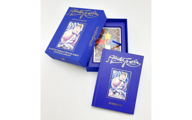 Набор Таро Тота Алистера Кроули, лимитированное золотое издание (Aleister Crowley Deluxe Tarot)_6559908a1ac3b.jpeg Набор Таро Тота Алистера Кроули, лимитированное золотое издание (Aleister Crowley Deluxe Tarot) — изображение 1